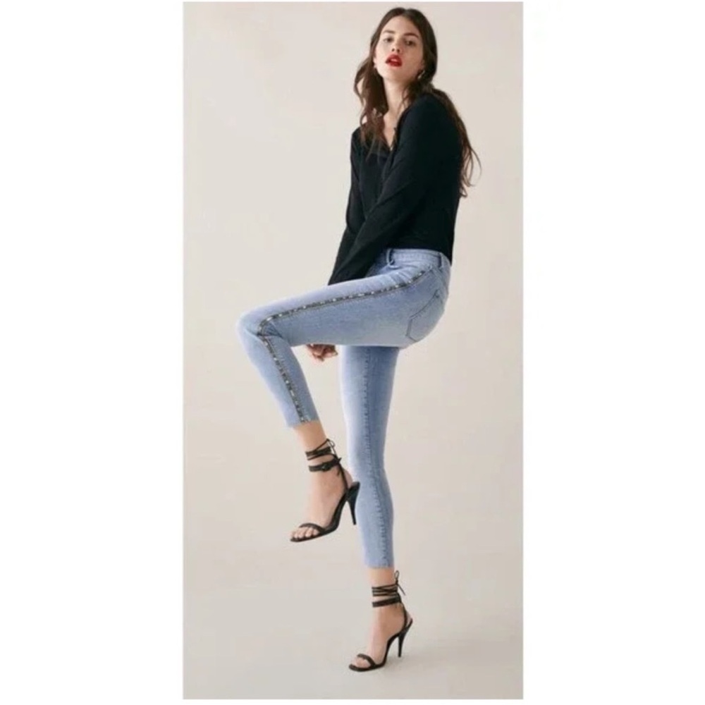 Zara Light Wash Side Embelished Fray Ankle Jeans Distressed Women’s 6 - Picture 8 of 8